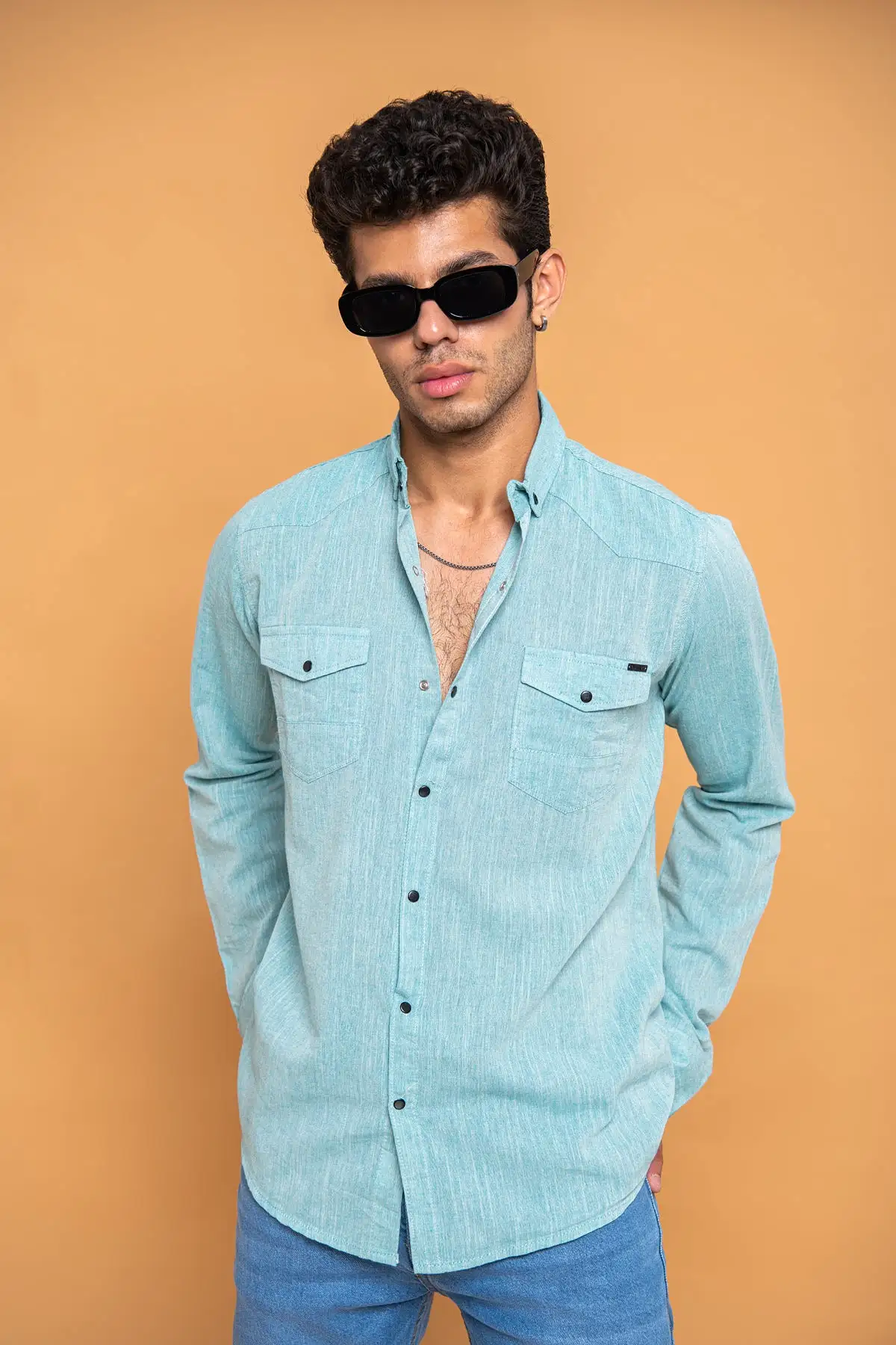 PATCH POCKET BUTTON DOWN SHIRT