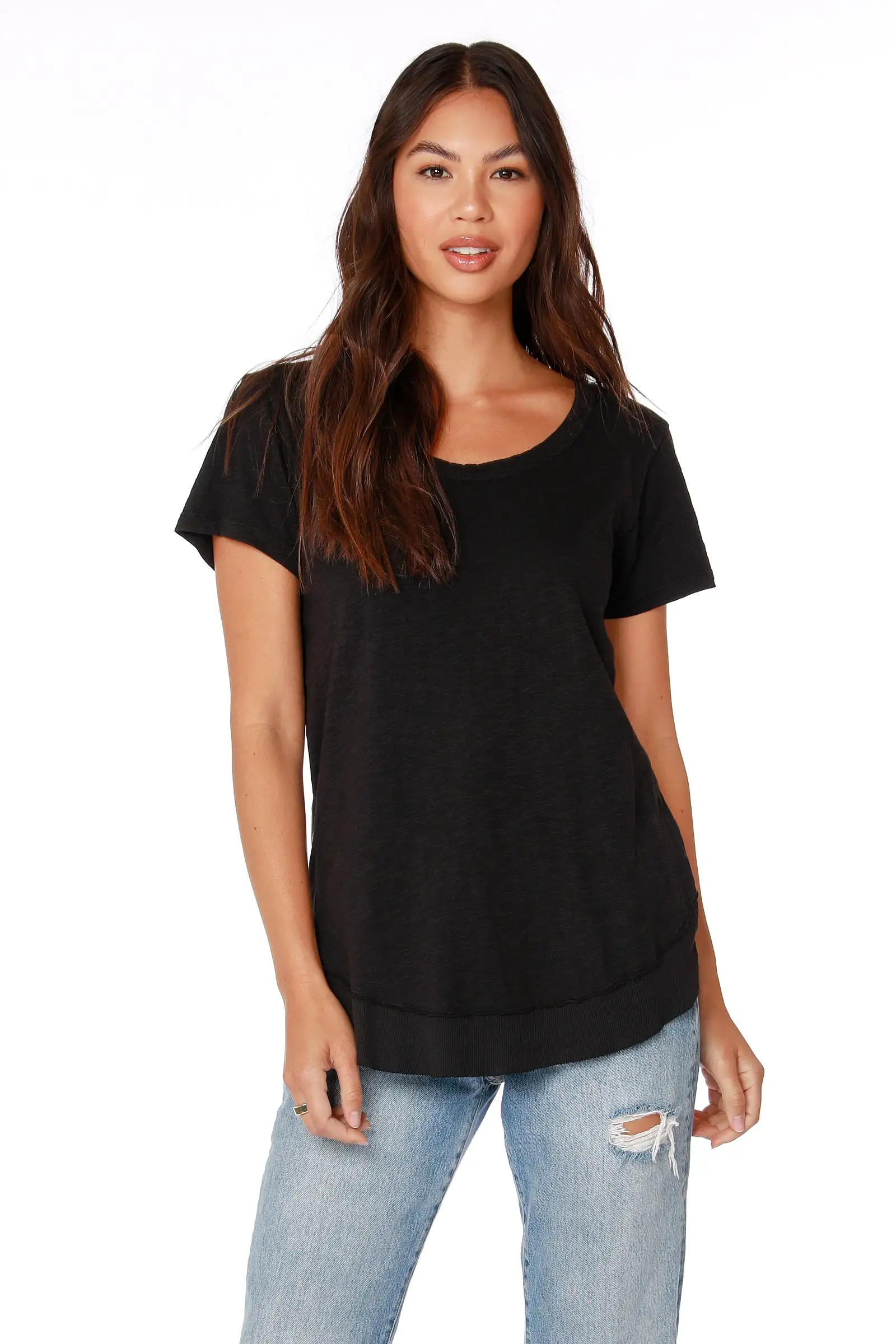 SHORT SLEEVE ROUND HEM TEE